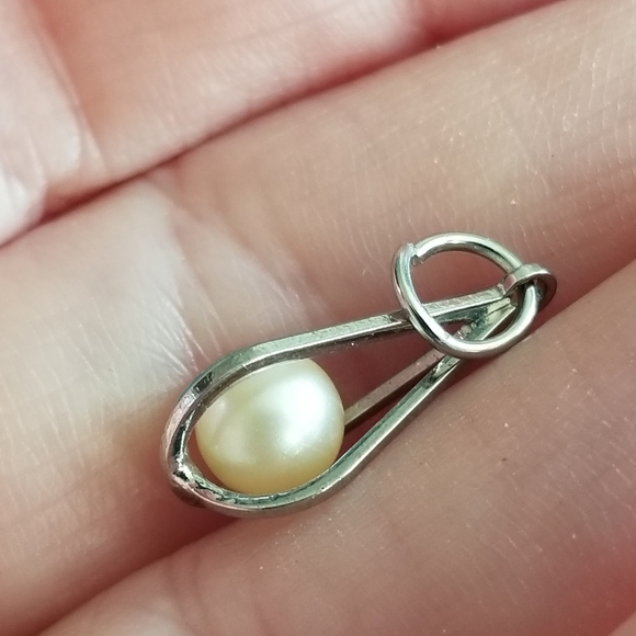 Dainty caged pearl pendant charm silver tone - Picture 5 of 8